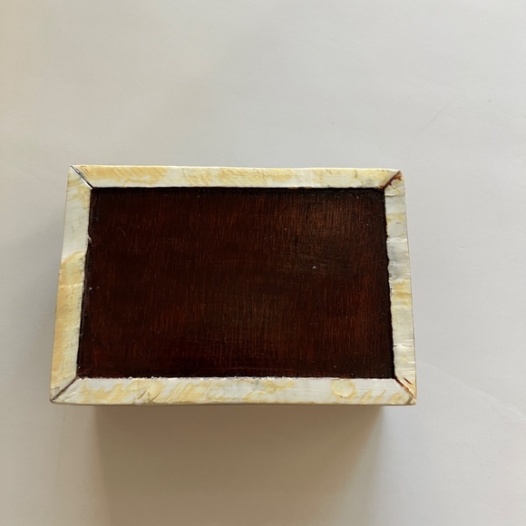 Vintage Egyptian Theme Colorful Inlay Box Egyptian riding in Chariot 5 x 3 x 2 - Picture 7 of 8